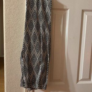 Black & White geometric capri leggings